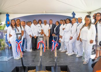 Director del SNS da primer palazo para construcción del Hospital Pediátrico San Andrés en Boca Chica