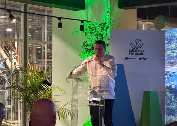 Yayo Sanz Lovatón destaca clima de inversión económica en el país durante inauguración de Planta Renacer