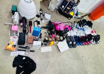 Policía desmantela presunta banda por robos en residencias en Santiago