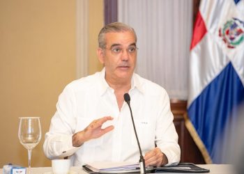 Presidente anuncia precios de los combustibles se mantendrán congelados esta semana