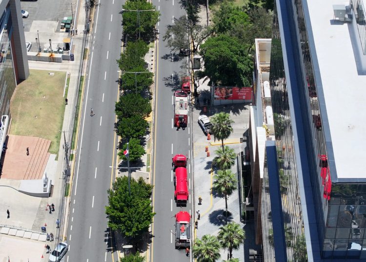 Evacúan plaza Down Town Center tras fuga de gas reportada al 911