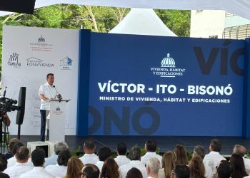 Ito Bisonó en entrega de viviendas en Guerra: “Estamos entregando un nuevo comienzo”