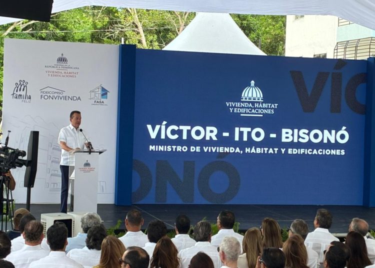 Ito Bisonó en entrega de viviendas en Guerra: “Estamos entregando un nuevo comienzo”