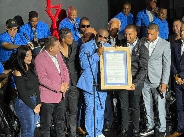 Bonao reconoce a Nelson de la Olla como Hijo Meritorio en sus 25 años de carrera artística