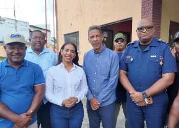 Betty Gerónimo inicia reconstrucción de estación de bomberos en SDN tras una década de abandono
