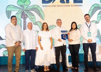 Ministerio de Turismo entrega placas QUALITUR a establecimientos turísticos