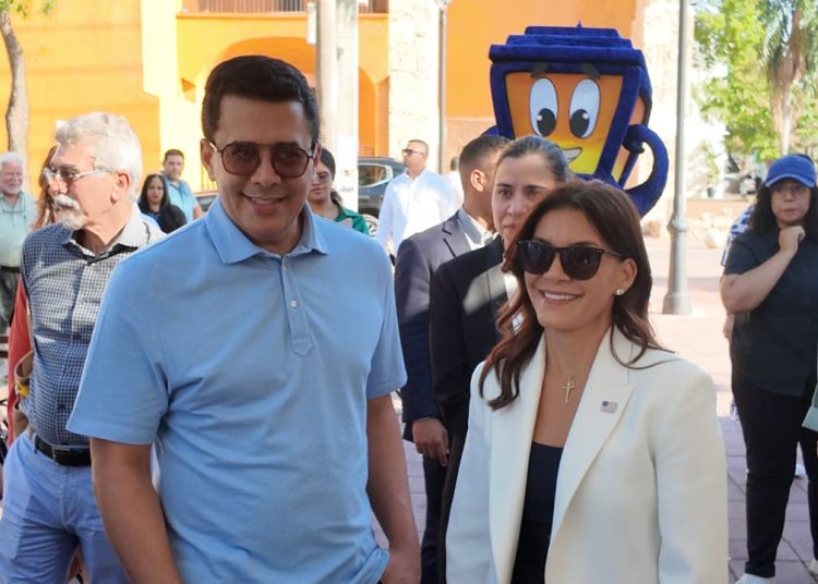 Ministro de Turismo y embajadora Leah Campos recorren la Zona Colonial