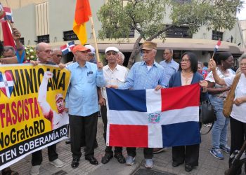 Organizaciones de izquierda conmemoran el 61 aniversario de la Revolución de Abril