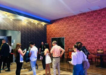 Fanáticos llegan a Hard Rock Café Santo Domingo para primera entrega de Cultura Pop
