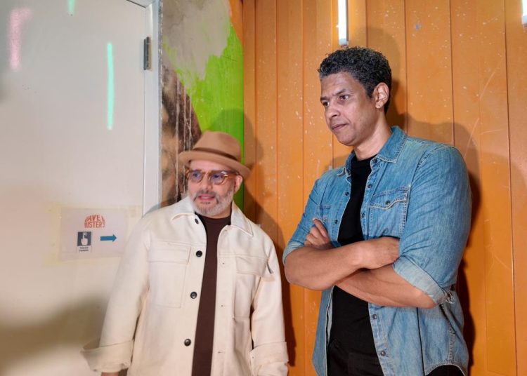 Figuras llegan a disfrutar del concierto de Pavel Núñez y Transfusión