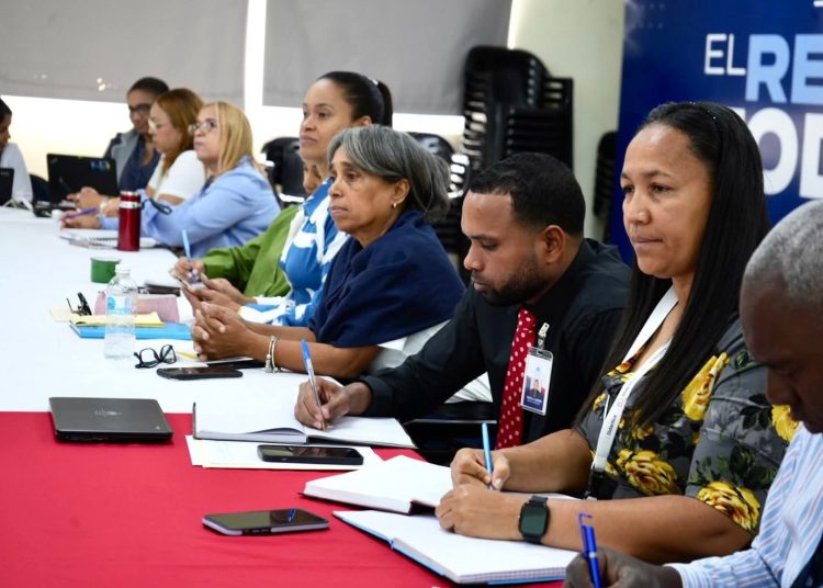 Azua: Regional 03 fortalece aplicación de Evaluación Diagnóstica con capacitación a técnicos