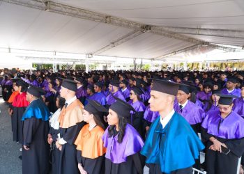 UASD gradúa a 3,348 profesionales en acto por la Gesta de Abril de 1965