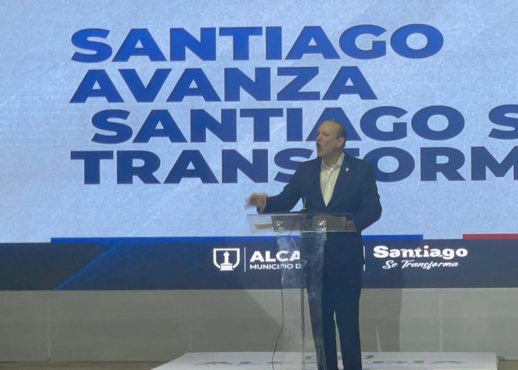 “Santiago es una ciudad que sabe hacia dónde va”, afirma Ulises Rodríguez en rendición de cuentas