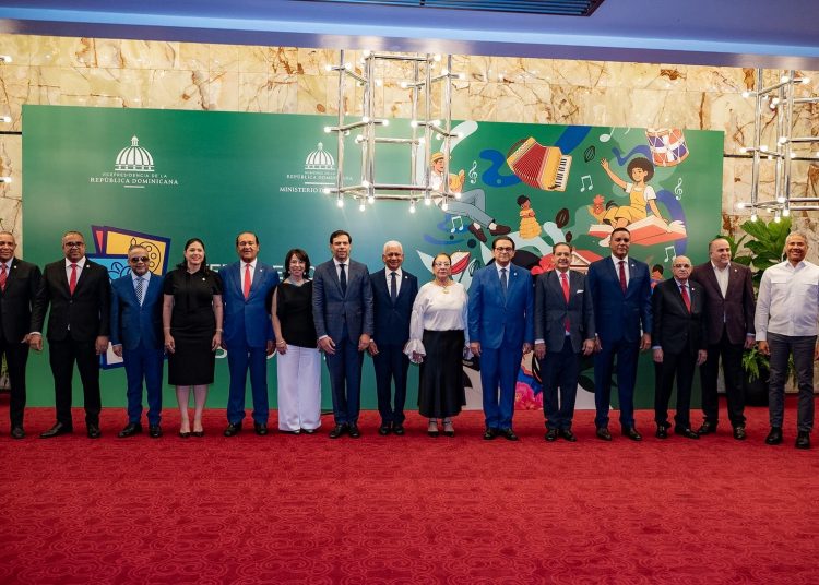 Senado reconoce en Santiago a destacadas figuras del arte y la cultura de la región del Cibao