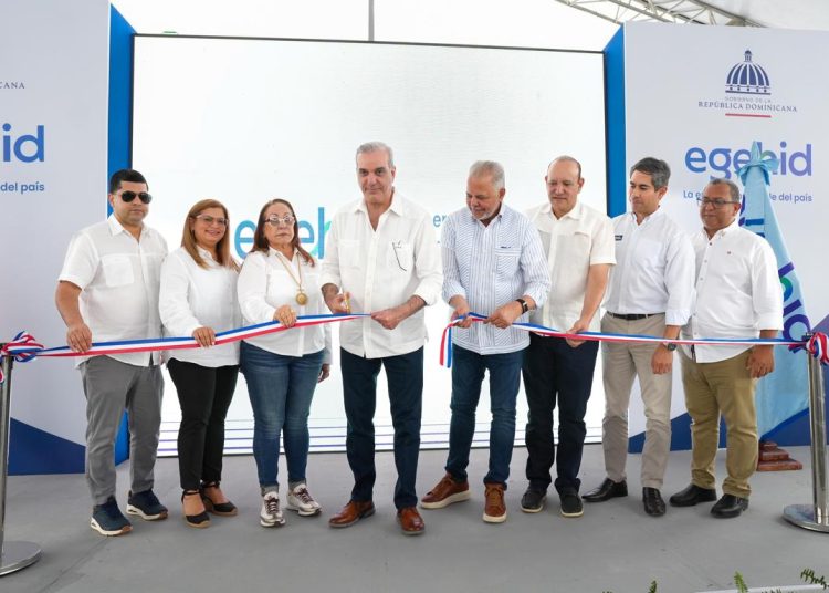 Abinader inaugura carretera en la sierra de Santiago para impulsar producción y turismo