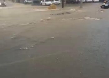 Fuertes lluvias provocan inundaciones y caos vial en Santiago