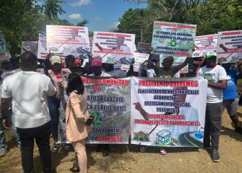 Comunidades de Los Aguacates, La Cuaba y El Bélico realizan manifestación exigen obras para dar paso a planta recicladora