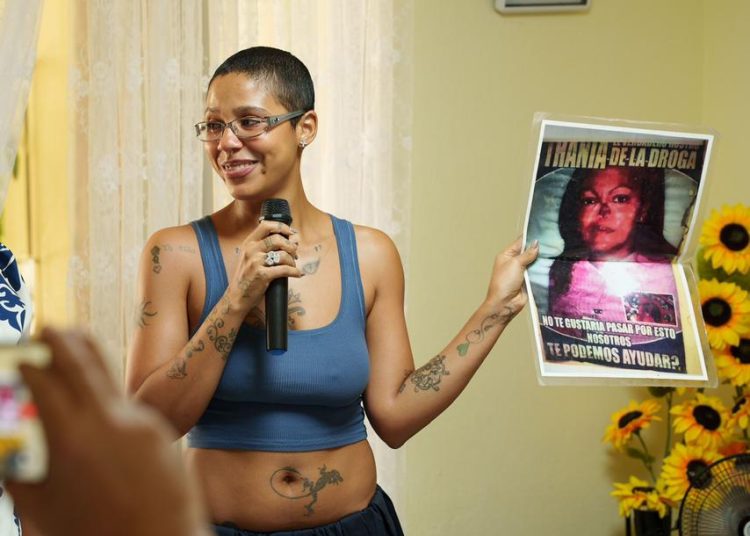 Tokischa visita Hogar Crea con donación de medio millón de pesos y un mensaje de transformación para mujeres en rehabilitación