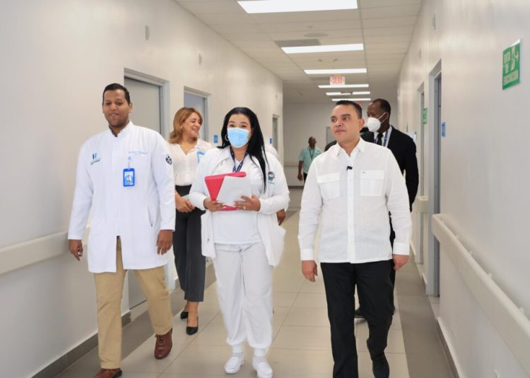 Director del SNS realiza visita no coordinada al Hospital Mario Tolentino Dipp y refuerza supervisión de servicios