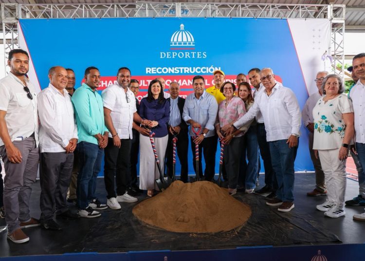 Ministro Kelvin Cruz inicia reconstrucción de dos multiusos en Hermanas Mirabal