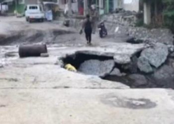 Inundaciones arrastran vehículos y dejan comunidades incomunicadas en Santiago Rodríguez