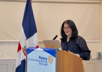 Club Rotario Santo Domingo Bella Vista promueve la conciencia ambiental con conferencia de Alicia Ortega
