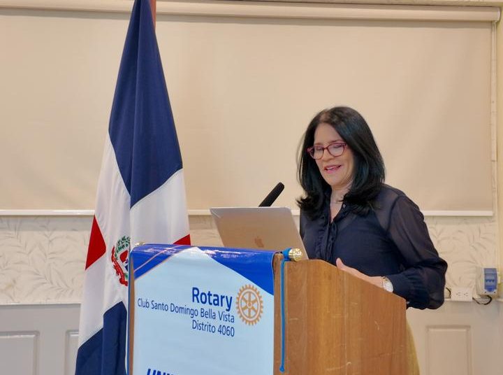 Club Rotario Santo Domingo Bella Vista promueve la conciencia ambiental con conferencia de Alicia Ortega