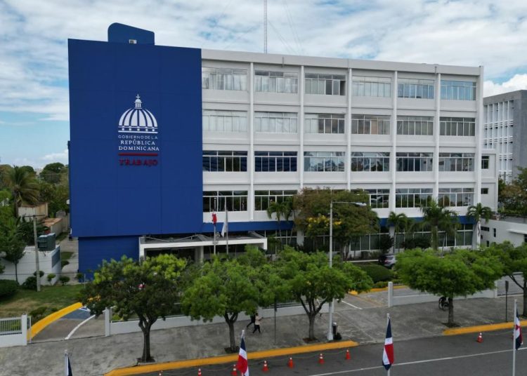 Ministerio de Trabajo reitera feriado por el Día del Trabajo se cambia para el lunes 4