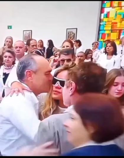 Karol G enfrenta duelo familiar tras la muerte de su tía Teresa