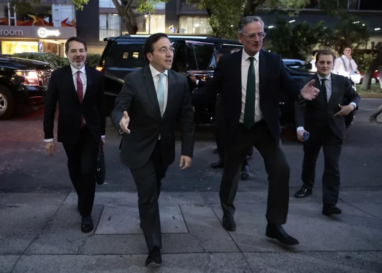 El ministro español Albares llega a México para avanzar con la normalización de las relaciones