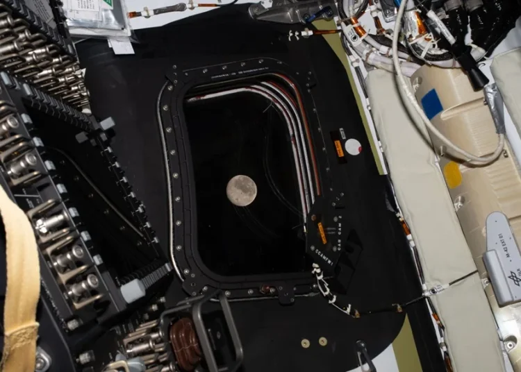 La NASA pide evitar la zona del amerizaje de Artemis II por la caída de restos de la nave