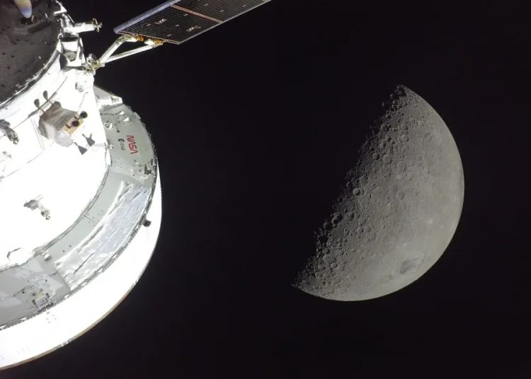 «En Orión falta espacio», la charla en órbita entre astronautas de Artemis y de la EEI