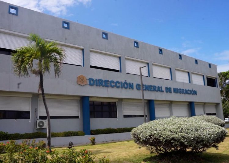 Migración reduce tiempos de respuesta en trámites: renovaciones en 15 a 30 días