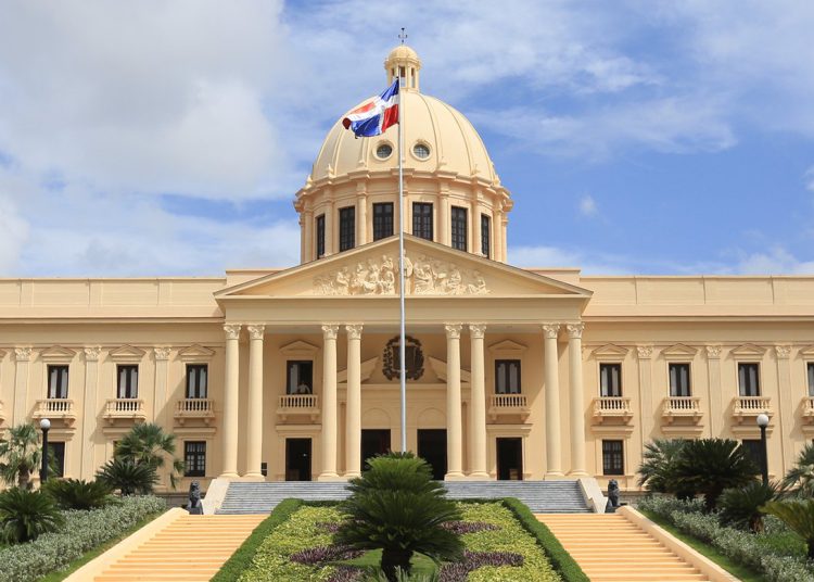 RD$1,800 millones semanales en subsidio a combustibles destina el Gobierno, afirma Paliza