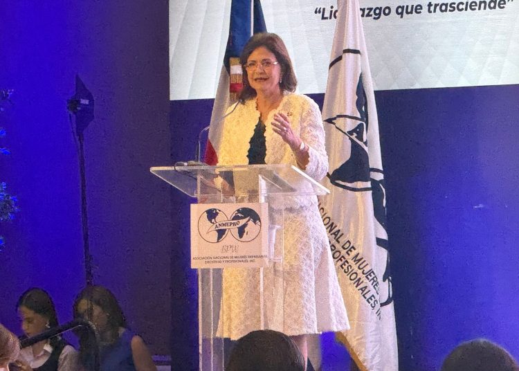 Vicepresidenta Peña revela que su hijo fue operado de cáncer mientras participaba en elecciones 2024