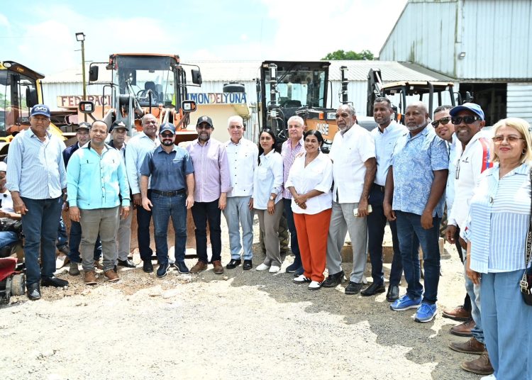 Gobierno inicia programa “Abriendo Caminos” en el Bajo Yuna para mejorar vías rurales y apoyar a productores