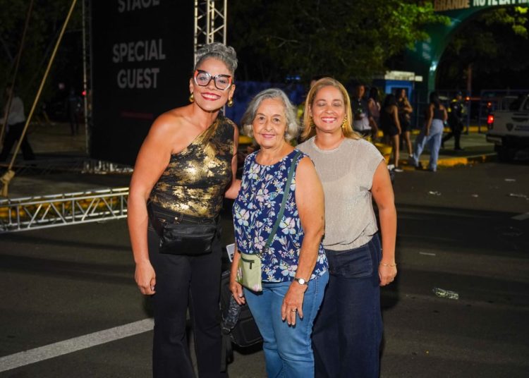 Fanática de la tercera edad se rinde ante Chayanne: “Él canta bonito y es buen mozo”