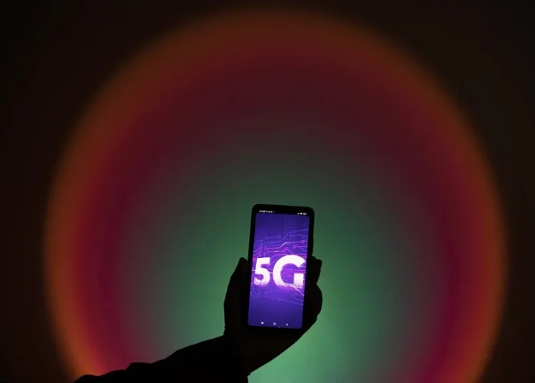 El consumo digital se dispara: los españoles pasan tres horas y cuarto al día en internet