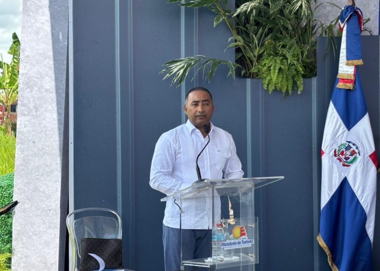 Alcalde de Verón destaca impacto social y turístico de vía hacia Uvero Alto