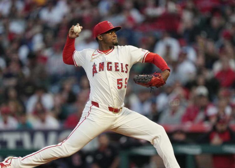 José Soriano domina con 10 ponches y extiende su brillante inicio ante Atlanta Braves