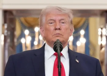 Cadenas humanas se extienden por centrales y puentes de Irán ante las amenazas de Trump