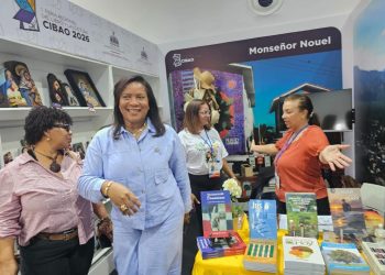 Adela Tejada participa en jornada dedicada a Monseñor Nouel en la Feria Regional del Libro y la Cultura Cibao 2026