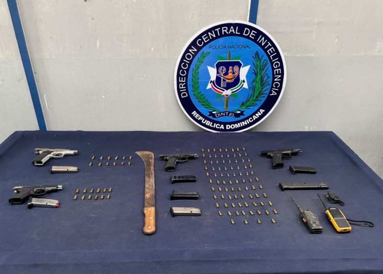 Allanamientos simultáneos en Santiago dejan armas, municiones y dos detenidos bajo investigación