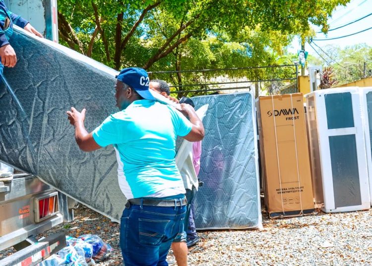 Gobierno entrega a través de DASAC enseres a familias afectadas por inundaciones, en menos de 48 horas