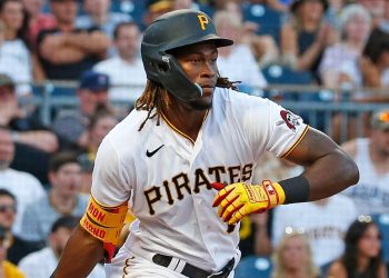 Cruz conecta jonrón más potente de la temporada y guía triunfo de Piratas sobre Texas