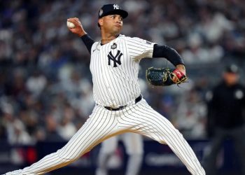 Gil domina y Stanton despierta en blanqueada de Yankees sobre Boston