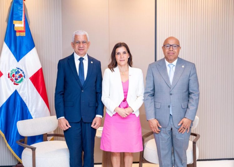 Congreso Nacional y embajadora de Estados Unidos abordan agenda legislativa y cooperación bilateral
