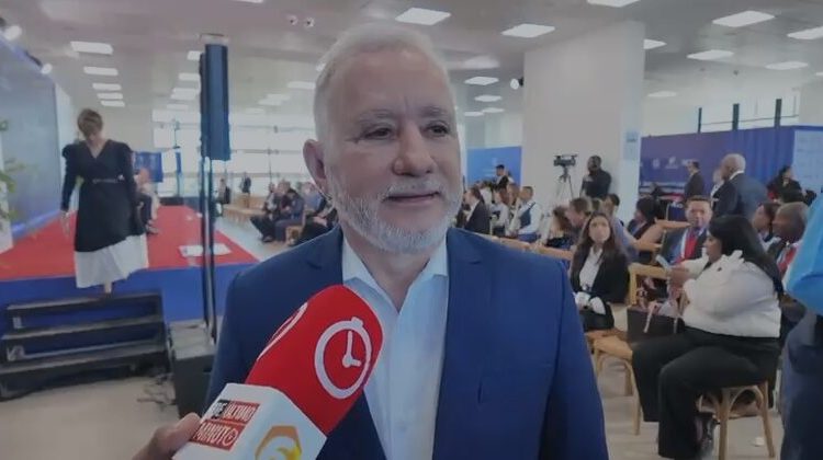 Senador Antonio Taveras participa en conferencia sobre transformación de la justicia