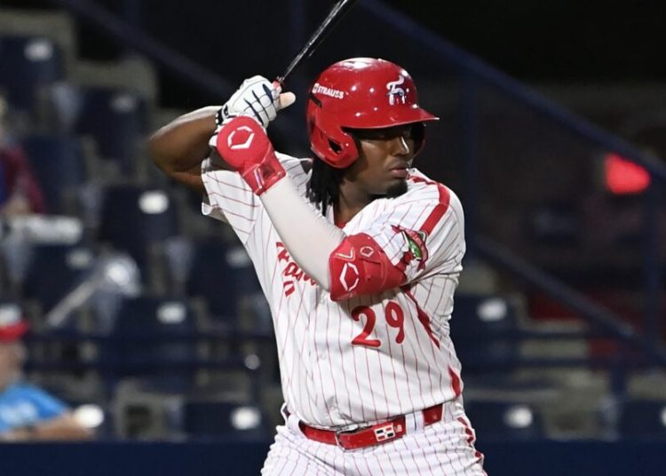 Félix Reyes pega jonrón en el primer turno al bate de su carrera en Grandes Ligas