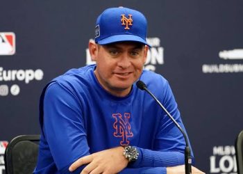 Mendoza asegura que no ha discutido su continuidad con la directiva de los Mets